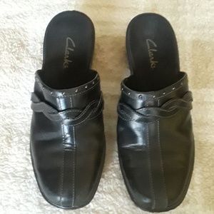 CLARKS Black clug mules Size 7W